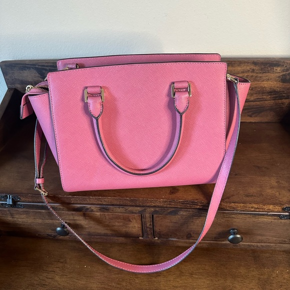 Michael Kors $358 MSRP Selma Tulip Pink Satchel Crossbody and MK Charm - Picture 2 of 11